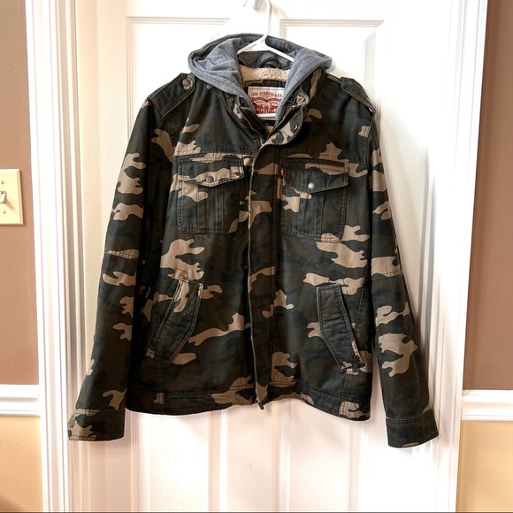 ⭐️  Levi's® Washed Cotton Camouflage Sherpa-Lined Hooded Trucker Jacket LARGE - Picture 2 of 15